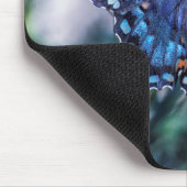 Zwarte Zwemstaartavlinder op gele bloemen Muismat (Hoek)