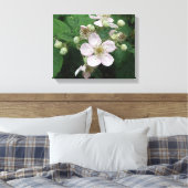 Zwartebesen Bloemen Canvas Print (Insitu (Slaapkamer))