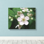Zwartebesen Bloemen Canvas Print (Insitu (Houten vloer))