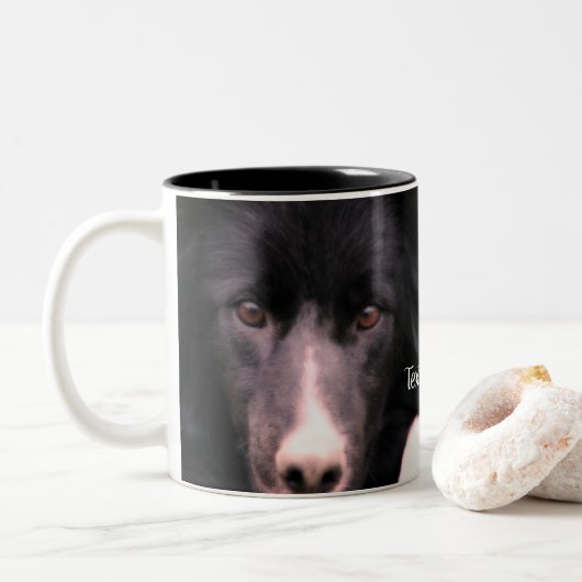 Zwartgrens Collie Face Persoonlijk Tweekleurige Koffiemok (Met donut)
