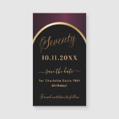 Zwarze burgundy magnet met tekst '70e verjaardag S (Voorkant)