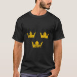 Zweden Sverige Hockey Tre Kronor Drie kronen T-shirt<br><div class="desc">Een opvallend ontwerp dat het iconische Zweedse Tre Kronor Hockey team vertegenwoordigt,  met het symbool van drie kronen. Show uw steun voor de Zweedse hockeyerfenis met dit stijlvolle ontwerp.</div>