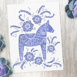 Zweeds Briefkaart van Dala Horse Blue en White<br><div class="desc">Een traditioneel Zweeds Dala Horse-ontwerp in vers indigoblauw en wit.</div>