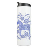 Zweeds Dala Horse Blue en White Thermal Tumbler Thermosbeker (Geroteerd rechts)