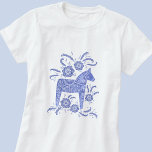 Zweeds Dala Horse Indigo Blue T-shirt<br><div class="desc">Een traditionele Zweedse afbeelding van Dala Horse in periwinkle blue. Ideaal voor Vikingen.</div>