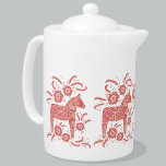 Zweeds Dala Horse Red en White Theepot<br><div class="desc">Een traditioneel Zweeds Dala Horse-ontwerp in rood en wit. Perfect voor de winterse feestdagen,  of voor de paarden- en pony-liefhebbers. Originele kunst van Nic Squirrell.</div>