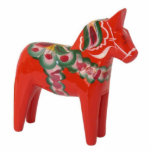 Zweeds Dala Horse Scandinavian Fotobeeldje Ornament<br><div class="desc">Een Dalecarlian paard of Dala paard (Zweeds: Dalahast) is een traditioneel houten beeldje van een paard uit de Zweedse provincie Dalarna. Vroeger werd het Dala-paard meestal gebruikt als speelgoed voor kinderen, in de moderne tijd is het een symbool geworden van Dalarna en van Zweden in het algemeen. Vaak zien ze...</div>