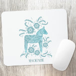 Zweedse Dala Horse - Aangepaste naam Blauwgroen Muismat<br><div class="desc">Een traditioneel Dala Horse uit Zweden in blauwgroen groen. Verwijder of verander de naam om aan te passen.</div>