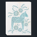 Zweedse Dala Horse Blauwgroen Groene en Witte Folk Houten Kist Print<br><div class="desc">Een traditioneel Zweeds model van de dala Horse volksstijl in blauwgroen groen en wit. Ideaal voor diegenen die van Scandinavische design houden.</div>