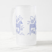 Zweedse Dala Periwinkle Blue en White Matglas Bierpul (Voorkant links)