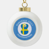 Zweedse engel Chanoeka vlag gepersonaliseerd Keramische Bal Ornament (Voorkant)
