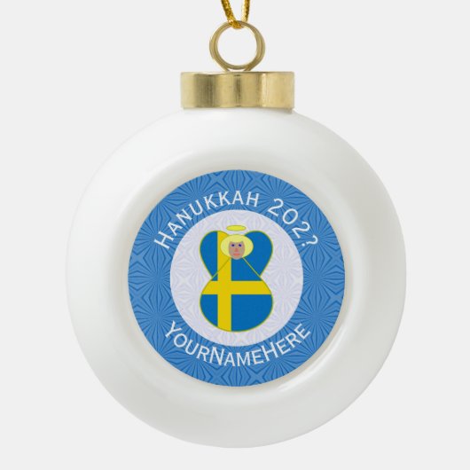 Zweedse engel Chanoeka vlag gepersonaliseerd Keramische Bal Ornament (Voorkant)