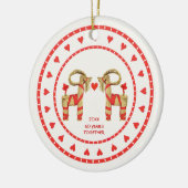 Zweedse rietgeiten 60 jaar samen gedateerd keramisch ornament (Links)