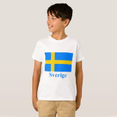 Zweedse vlag met naam in het Zweeds T-shirt (Voorkant volledig)