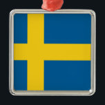 zweedse vlag metalen ornament<br><div class="desc">Vlag van Zweden. De vlag van Zweden is een Scandinavisch kruis dat zich uitstrekt tot de randen van de vlag. Dit Scandinavische kruis vertegenwoordigt het christendom. Het ontwerp en de kleuren van de Zweedse vlag worden geacht te zijn geïnspireerd door het cadeau wapenschild van Zweden uit 1442, dat blauw is...</div>