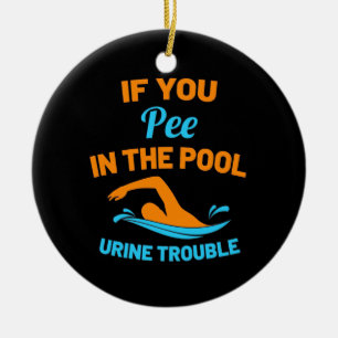 zwembenerwt in de pool keramisch ornament