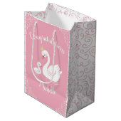 Zwemelen Baby shower Vogel met kroonthema Roze Medium Cadeauzakje (Voorkant Gekanteld)