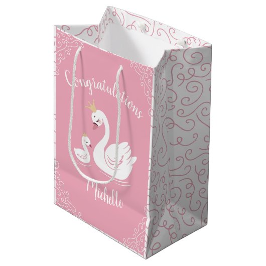 Zwemelen Baby shower Vogel met kroonthema Roze Medium Cadeauzakje (Voorkant Gekanteld)