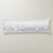 Zwemelen in witte wintersneeuw lichaamskussen (Achterkant)