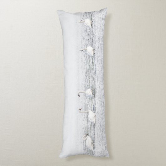 Zwemelen in witte wintersneeuw lichaamskussen (Achterkant (Verticaal))