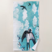 Zwemelen over troebele blauwe hemel strandlaken (Voorkant)