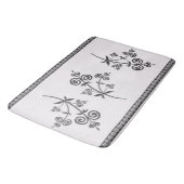 Zwemelflesje en vulling in sierpatroon badmat (Gekanteld)