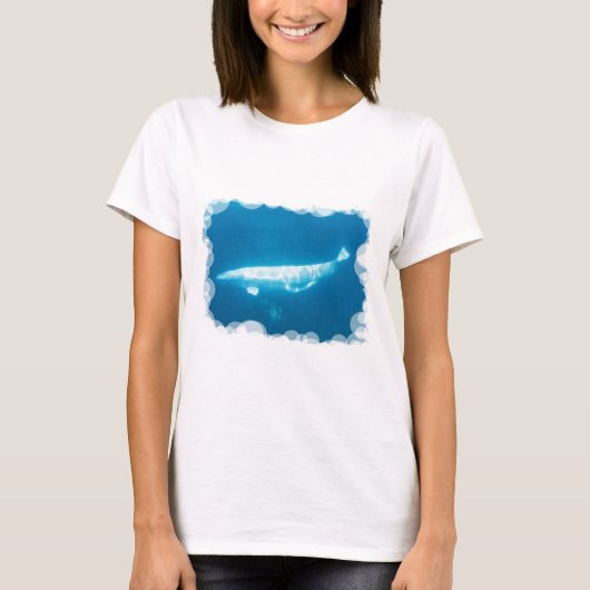Zwemende Beluga Whales-dames T-Shirt (Voorkant)