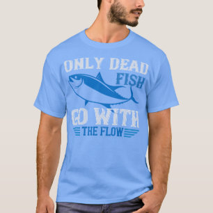 Zwemmen Alleen dode vissen gaan met stroming T-shirt
