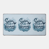 Zwemmen als een zeemeermin Whimsical Ocean Quote A Bureaumat (Voorkant)