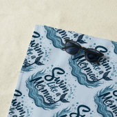 Zwemmen als een zeemeermin Whimsical Ocean Quote A Strandlaken (In situ)