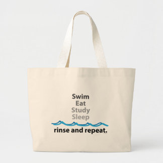 Zwemmen, eten, studeren, slapen ... spoelen en her grote tote bag