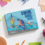 ZWEMMEN. FIETS. RENNEN. TRIATLON sinds 20XX iPad Pro Cover<br><div class="desc">Triathlon-geïnspireerde iPad Cover, speciaal ontworpen voor multisport liefhebbers zoals u. Deze opvallende hoes toont een dynamische print met een zwemmer, fietser en loper, die de drie pijlers van triatlon symboliseert. Het levendige ontwerp valt op tegen een opvallende blauwe achtergrond, waardoor een visueel aantrekkelijk en motiverend accessoire ontstaat om uw iPad...</div>
