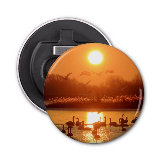 Zwemmen in het meer bij Sunset Button Flesopener (Voorkant)