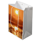 Zwemmen in het meer bij Sunset Medium Cadeauzakje (Voorkant Gekanteld)