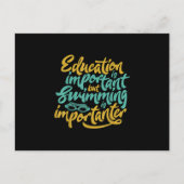 Zwemmen is belangrijk, grappige zwemmers met een o aankondigingskaart (Voorkant)