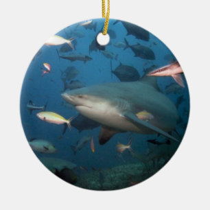 zwemmen met haaien keramisch ornament