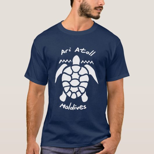 Zwemmen met schildpadden op de Malediven op Ari At T-shirt (Voorkant)