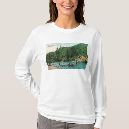 Zwemmen nabij de haven aan de Russische rivier T-shirt (Voorkant)