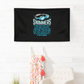 Zwemmers doen meer knijpen in grappige gift-zwemto spandoek (Insitu)