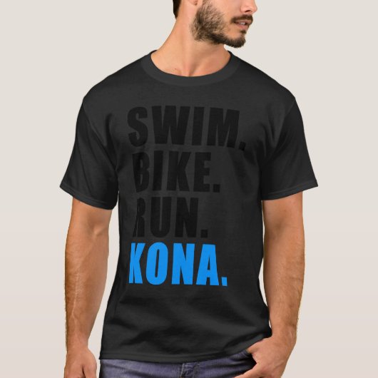 ZWEMMINGSCYCLING RUNNING KONA 2023 TRIATHLETE MANN T-SHIRT (Voorkant)