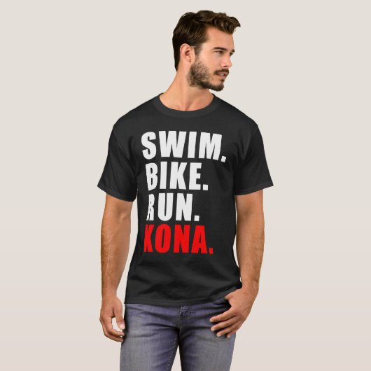 ZWEMMINGSCYCLING RUNNING KONA 2023 TRIATHLETE MANN T-SHIRT (Voorkant volledig)