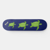 Zwemschildpadden en kalligrafie op blauw zee persoonlijk skateboard (Horizontaal)