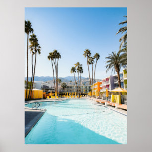 Zwemzwembad bij palmbomen 's ochtends poster