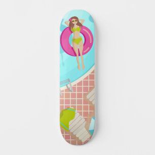 Zwemzwembad meisje in bikini zomer persoonlijk skateboard