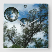 zwevende bollen vierkante klok (Voorkant)