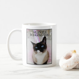 Zwijgend oordelen over je Schattigee kat in roze t Koffiemok