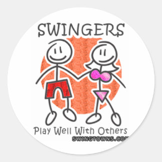 Zwingers spelen goed samen ronde sticker