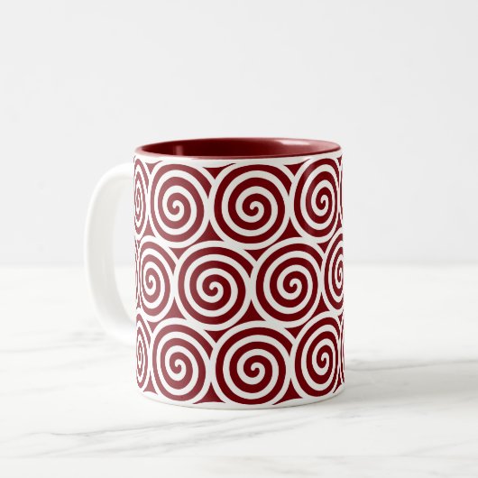 Zwirl Spiral Circles on Maroon & White Tweekleurige Koffiemok (Voorkant links)