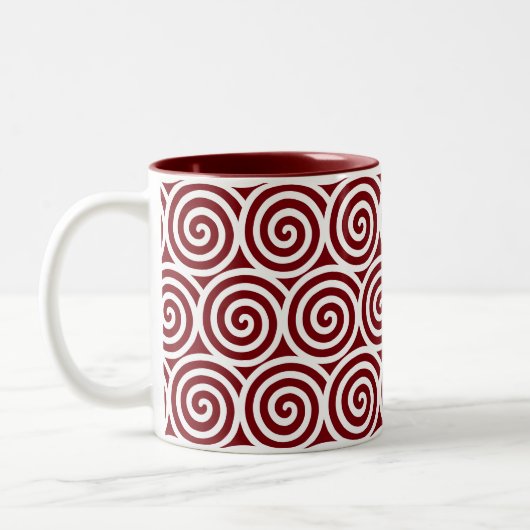 Zwirl Spiral Circles on Maroon & White Tweekleurige Koffiemok (Links)