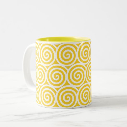 Zwirl Spiral Circles on Yellow & White Tweekleurige Koffiemok (Voorkant links)
